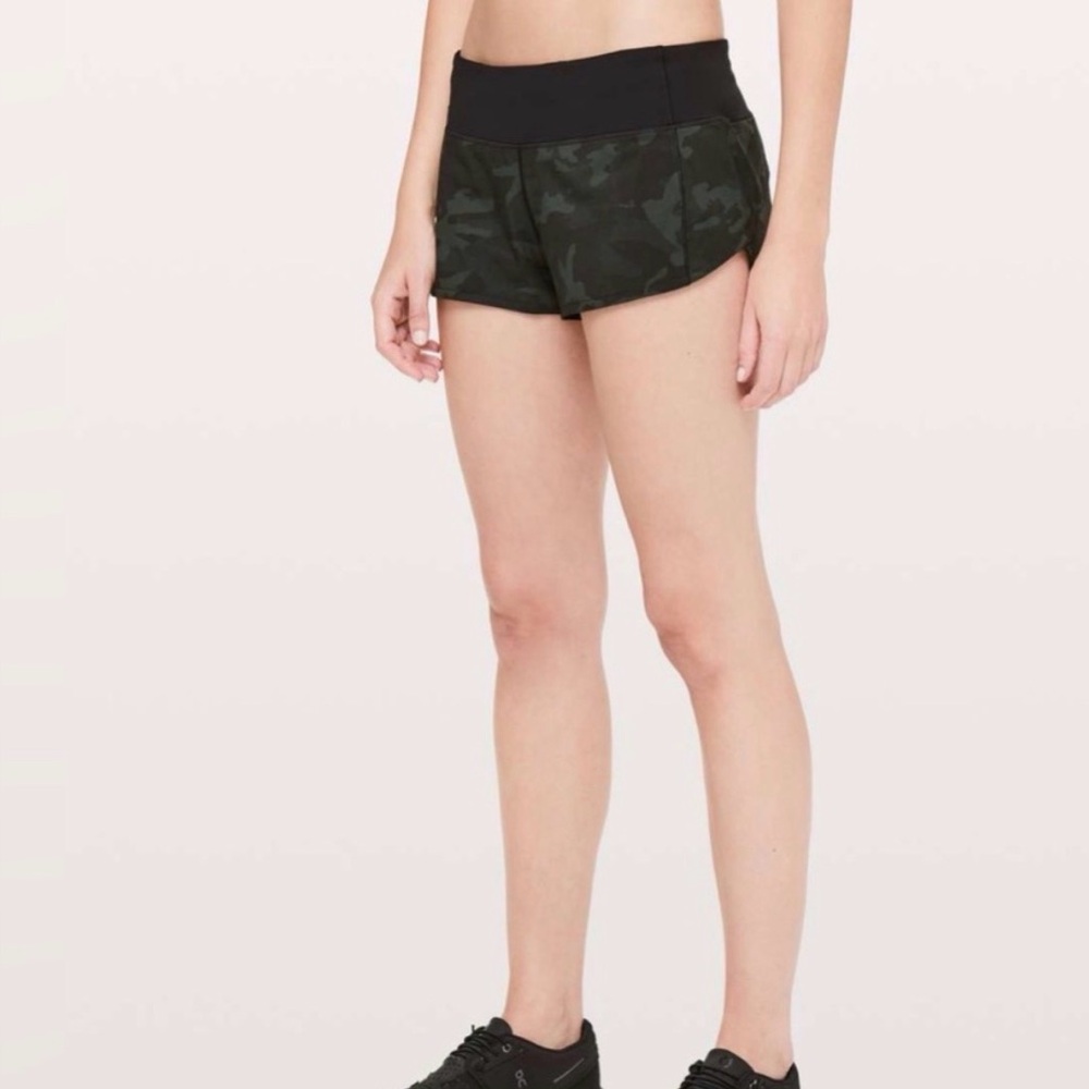 Lululemon Camo 2.5” Speed Up Shorts Size 4 EUC